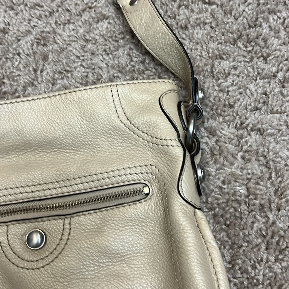 B Makowsky leather Crossbody shoulder bag light brown
